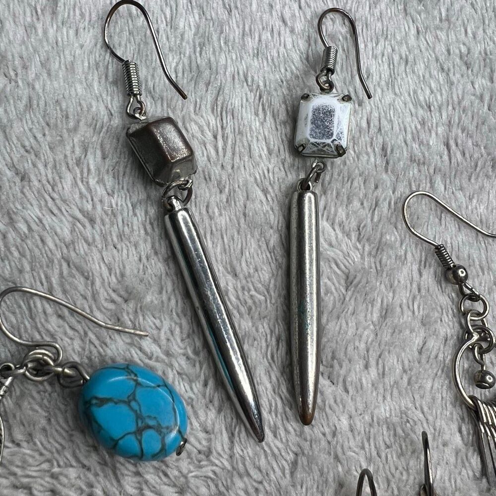 Vintage 4 Pairs of Silver Tone Earrings: Small Dangles, Feathers, Dream Catcher - Picture 8 of 10